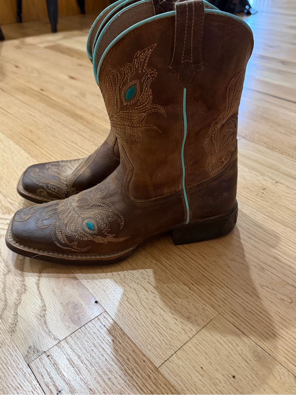 Ariat Tan/Brown/ turquoise Women's size 8 or Youth size 6 - Picture 5 of 5